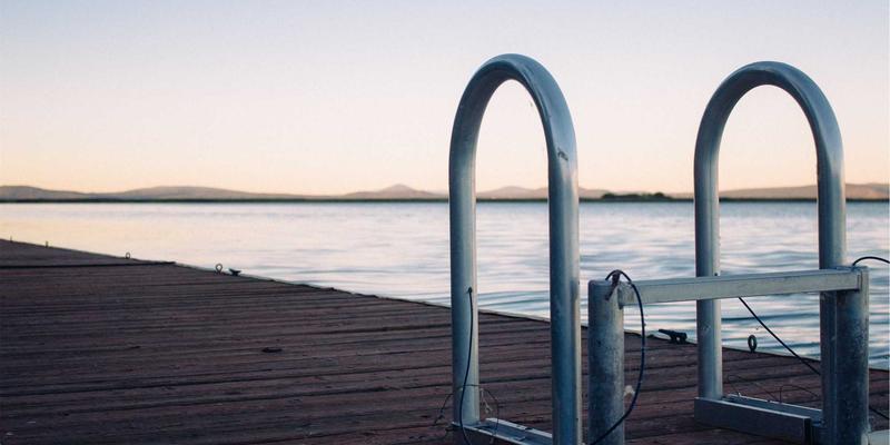 莫尔斯安全视角下的供应链攻击防御：软件物料清单与深度依赖分析实战指南